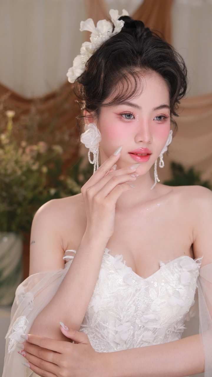 Trang điểm chụp ảnh nghệ thuật studio Ninh Thuận giá rẻ