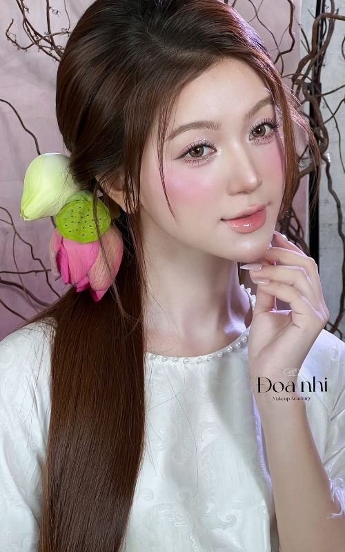Lớp Học Makeup Chuyên Nghiệp "Đổi Đời" tại Phan Rang Lớp Học Makeup Chuyên Nghiệp Phan Rang: "Đổi Đời" Với Nghề Hot Nhất Ninh Thuận Tại Đóa Nhi Studio