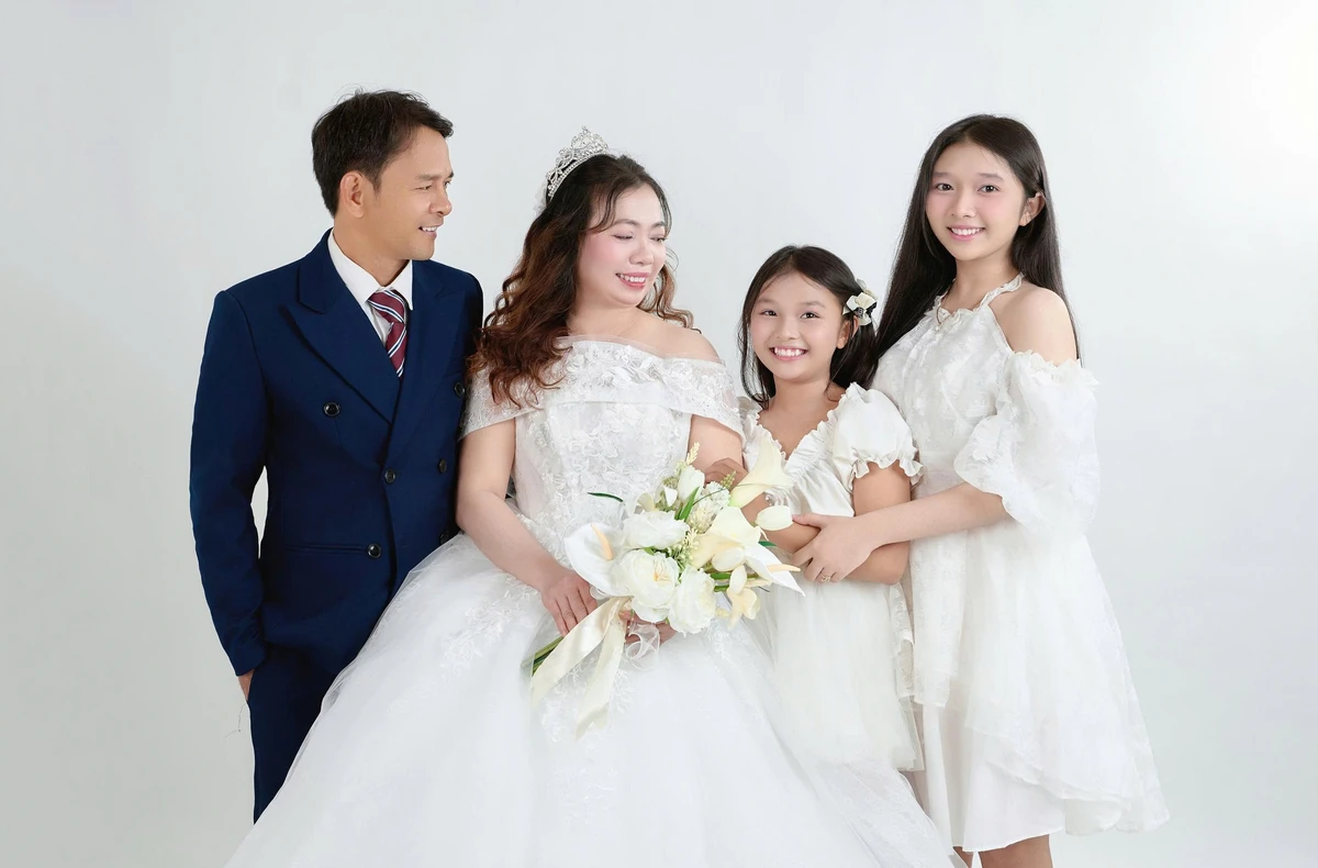concept chụp ảnh với bánh sinh nhật - Doa Nhi Studio
